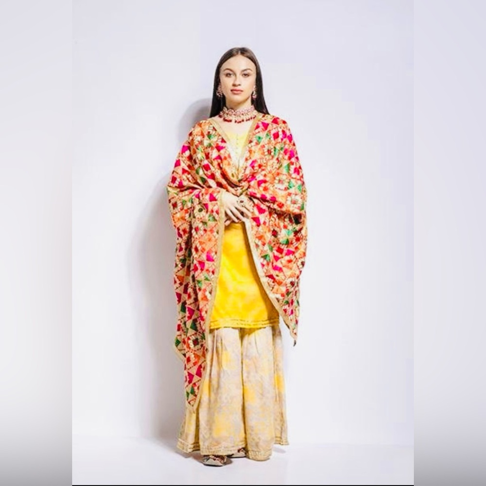 ♥️💛🩷 GORGEOUS DUPATTA- showing ways to wear, ACTUAL color in pics.